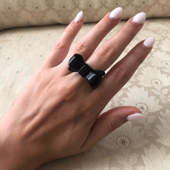 Black Bow Ring - Picture 5 of 5